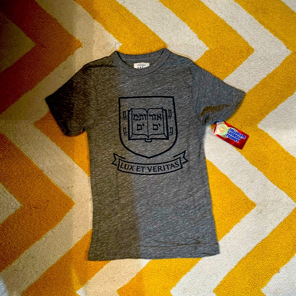 Yale t shirt